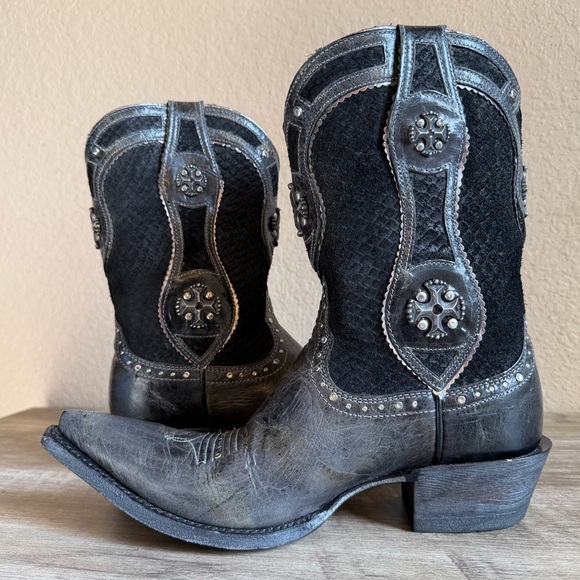 Ariat Desperado Western Boots snip toe antiqued conchos and studs Women’s 8.5 - Picture 8 of 16